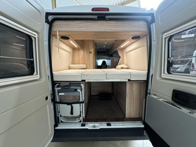 Hymer Grand Canyon 600 hefdak / dwarsbed  foto: 7