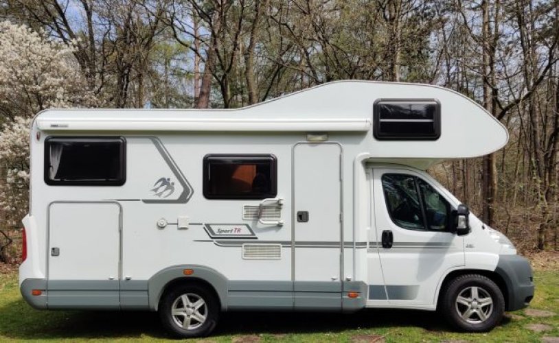 Knaus 4 pers. Rent a Knaus camper in Zeist? From € 121 pd - Goboony photo: 1