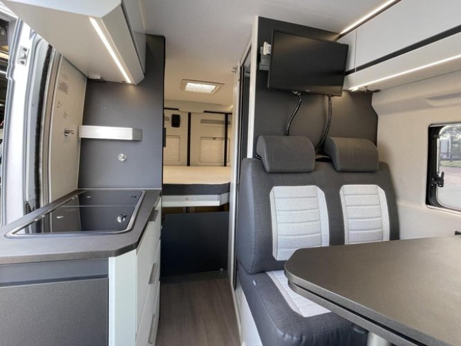 Adria Twin Supreme 640 SGX Elek Hefbed- Veel ruimte foto: 7