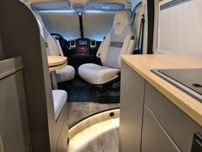 LMC Innovan 600 Dwarsbed/Nieuwstaat  foto: 10