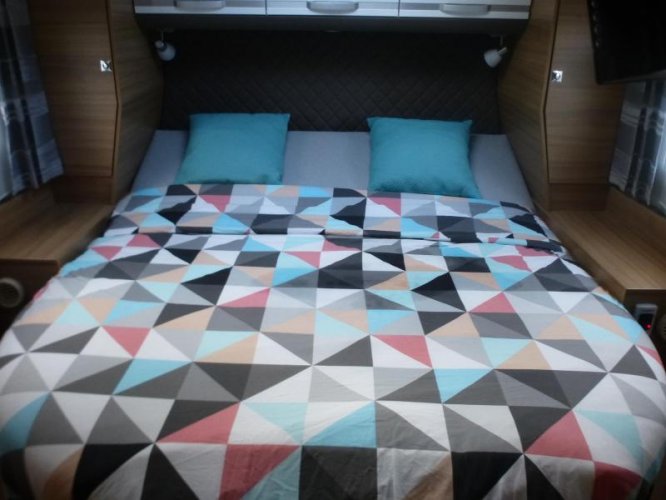 Adria Coral Axess 670 SC Queens bed zeer ruim  foto: 9