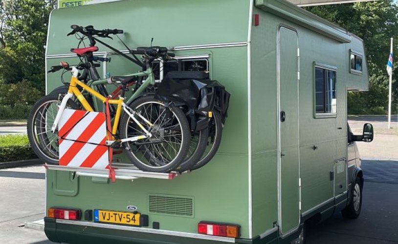 Gué 4 pers. Louer un camping-car Ford à Haarlem ? À partir de 121 € par jour - Goboony photo : 0