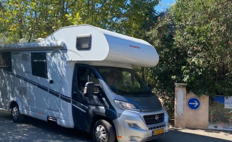 Dethleffs 6 pers. Rent a Dethleffs motorhome in Huizen? From € 109 pd - Goboony photo: 0