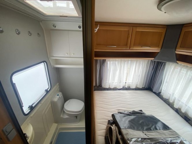 Knaus Azur 490 UFE Rondzit Frans bed en Tent  foto: 7