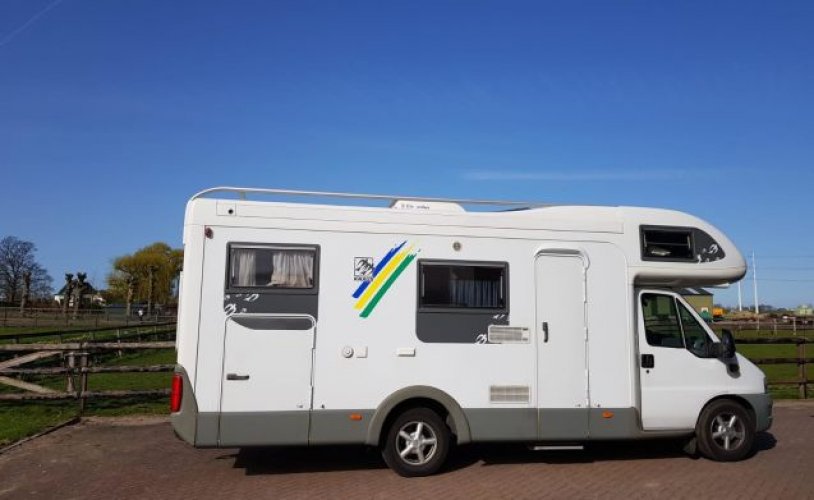 Knaus 6 pers. Rent a Knaus motorhome in Amsterdam? From € 145 pd - Goboony photo: 0