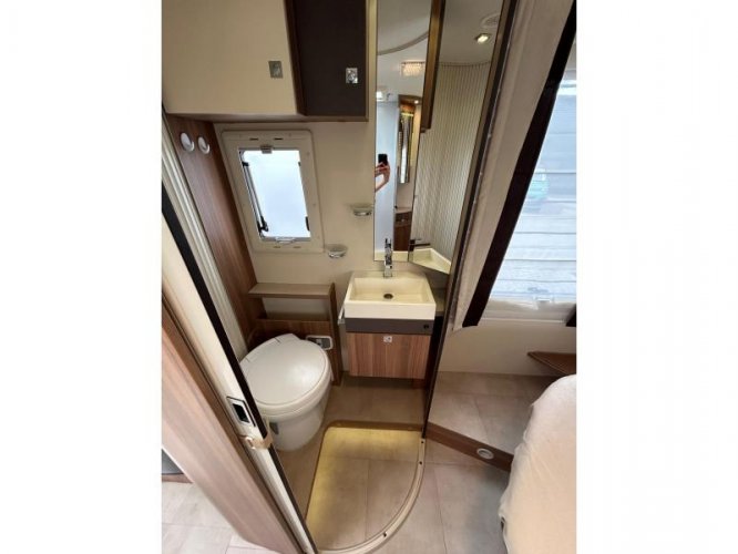 Chausson Flash 718 EB queensbed/hefbed/2015  foto: 13