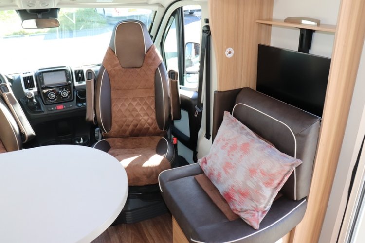 Knaus Sun TI 650 Platinum compact 6.99 m enkele bedden vlakke vloer (43  foto: 27