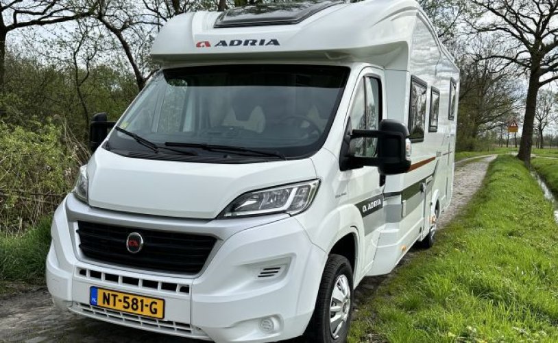 Adria Mobil 5 Pers. Ein Adria Mobil-Wohnmobil in Moergestel mieten? Ab 99 € pro Tag - Goboony-Foto: 1