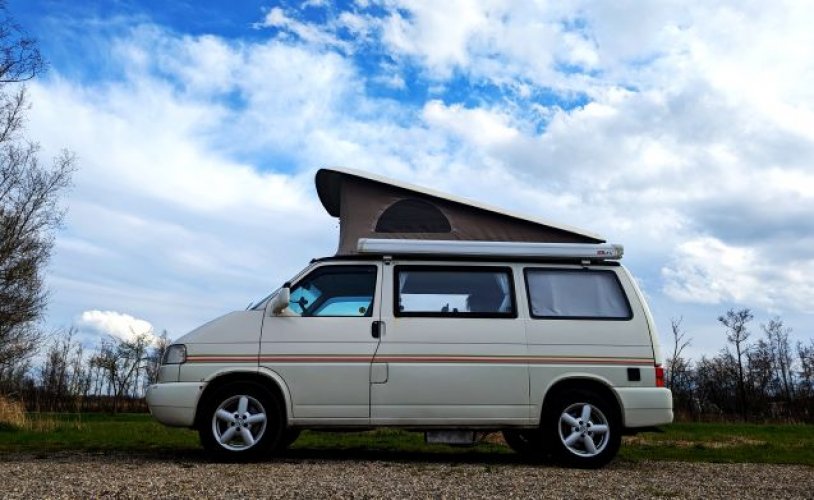 Volkswagen 4 pers. Rent a Volkswagen camper in Zwolle? From € 61 pd - Goboony photo: 0