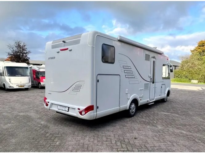 Hymer B678 lengte bedden en hefbed 