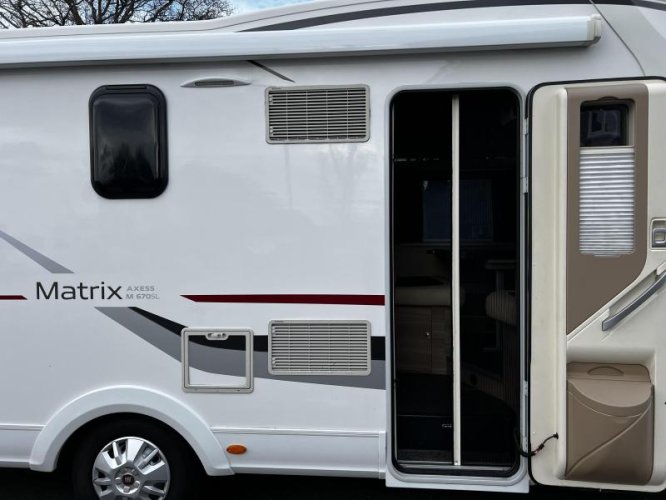 Adria Matrix Axess M 670 SL enkele bedden 5 pers 