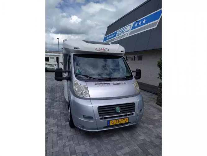 LMC Liberty 712 TI Bj 2009 Top indeling  foto: 1