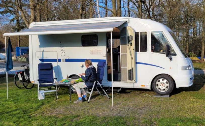 Dethleff's 4 pers. Louer un camping-car Dethleffs à Leeuwarden ? À partir de 90 € pj - Goboony photo : 0