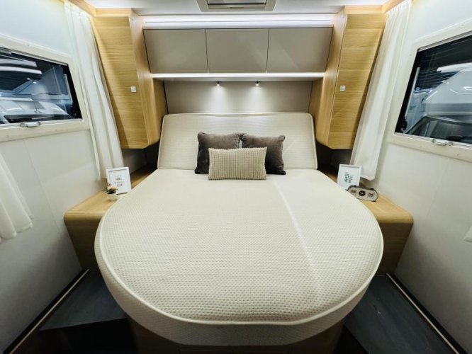 Adria Matrix Axess 650 DC Queensbed Hefbed  foto: 9