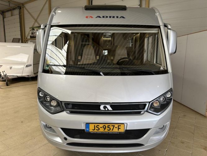 Adria Sonic I 700 SBC queen bed / automatic photo: 1