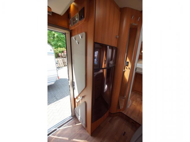 Hymer T698 CL queensbed, topstaat  foto: 11