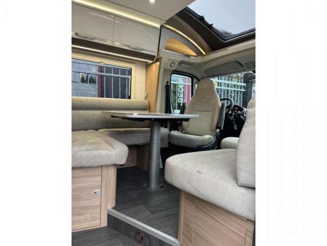 Adria Matrix Plus 670 SL -lengtebedden en hefbed  foto: 13