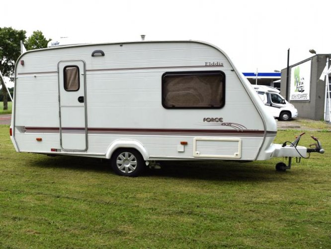 Elddis Force 4502 met mover en airco 