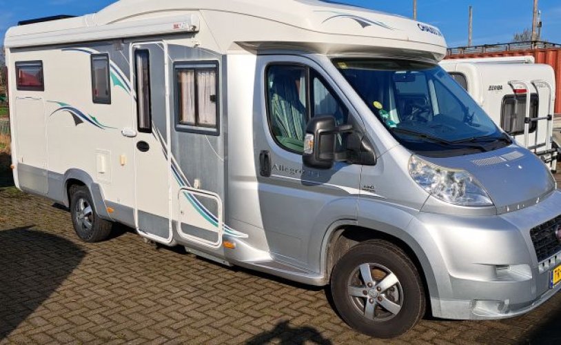 Chausson 3 pers. Rent a Chausson motorhome in Hilversum? From € 96 pd - Goboony photo: 0