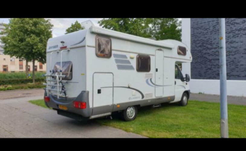 Hymer 6 pers. Rent a Hymer motorhome in Numansdorp? From € 91 pd - Goboony photo: 1
