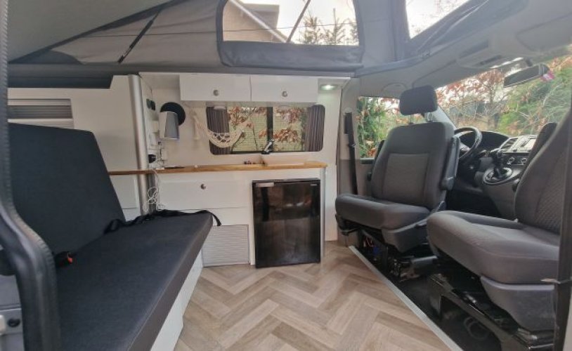 Volkswagen 4 pers. Rent a Volkswagen camper in Doorn? From € 97 pd - Goboony photo: 1