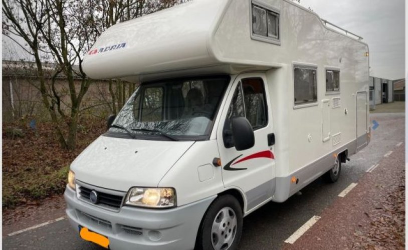 Adria Mobil 6 pers. Adria Mobil camper huren in Utrecht? Vanaf € 72 p.d. - Goboony foto: 1