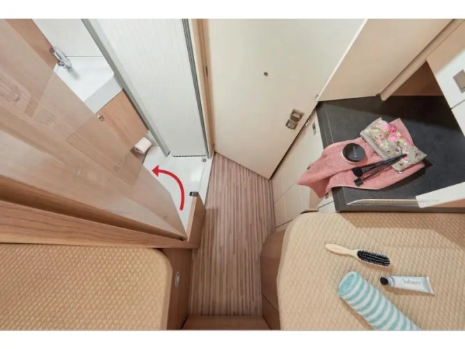 Malibu Van Two Rooms 640 LERB Lengtebedden, automaat  foto: 7