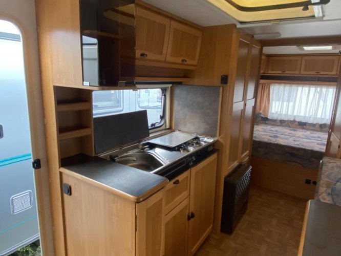 Hymer Eriba Nova 650 HTD Rondzit M dinette vastbed  foto: 17