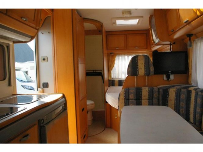 Hymer Tramp 575 Fransbed, draaistoelen.  foto: 7