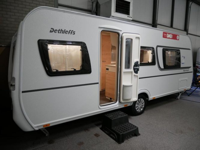 Dethleffs Nomad 530 DR GRATIS MOVER of AIRCO 