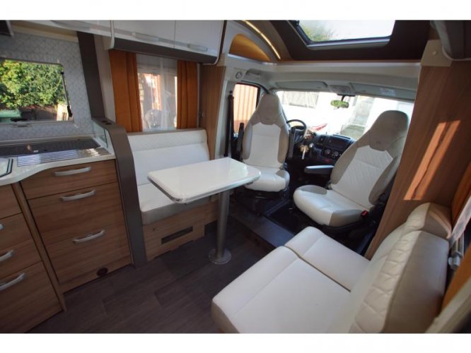 Adria Matrix 670 DC automaat, queensbed  foto: 5