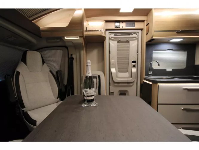 Knaus Sky TI 650 MEG Platinum / Lengte bedden  foto: 20