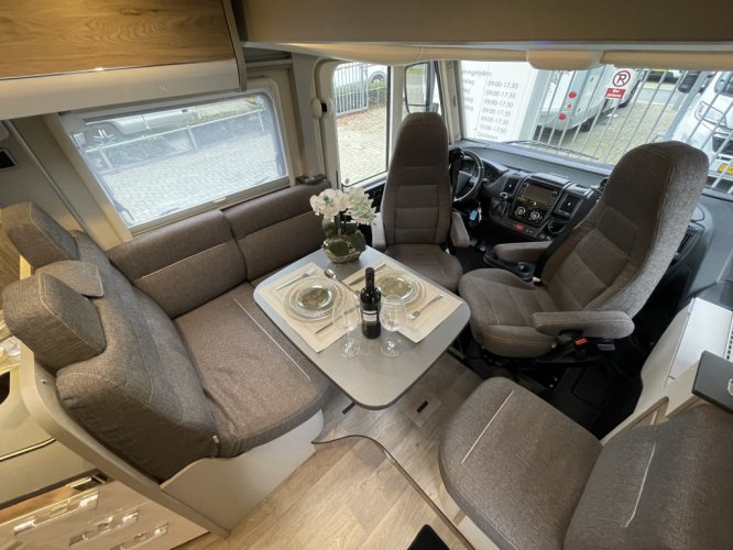 Hymer Integraal 678 9-TR AUTOMAAT ENKELE BEDDEN + HEFBED  foto: 1