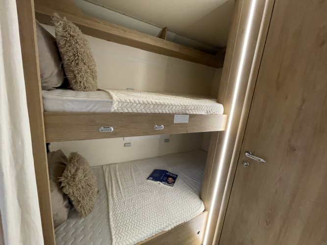 Adria CI HORON 74MH STAPELBED+HEFBED 6-PERSOONS LEVELSYSTEEM foto: 22