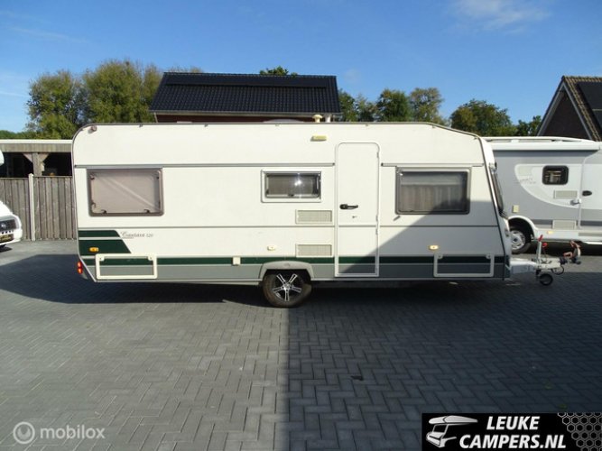 Chateau Cantara 520 C met een rondzit grote tent en luifel