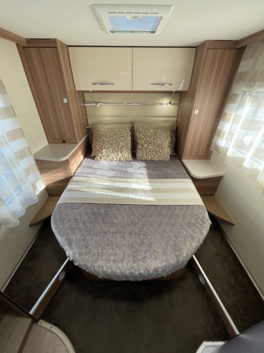 Chausson 718 XLB QUEENSBED+HEFBED ZONNEPANEEL FIETSENDRAGER