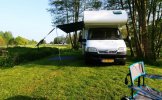 McLouis 6 pers. Vous souhaitez louer un camping-car McLouis à Elst ? A partir de 73€/j - Goboony photo : 3