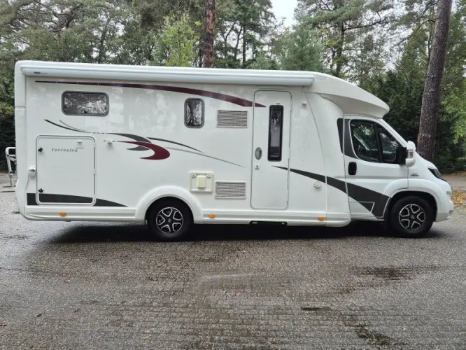 Eura Mobil Terrestra 720 Twinbed 2017 ALS NIEUW !!  foto: 1