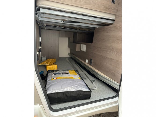 Challenger 308 Graphite Automaat 170pk Queensbed foto: 11