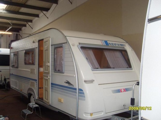 Adria Adora 512 UL 2 aparte bedden 