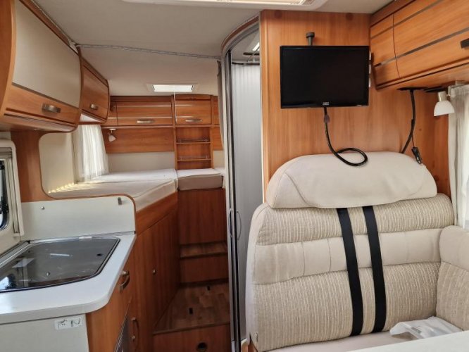 Hymer T 374 enkele bedden  foto: 9