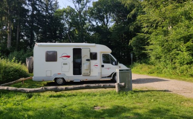 Roller Team 4 pers. Rent a Roller Team camper in Oosterwolde? From € 73 pd - Goboony photo: 1