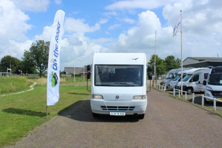 Bürstner i 572 integraal 122 pk, 4 pers dinette, hefbed, nette camper voor zijn leeftijd, Bj. 2002 Marum Groningen foto: 24