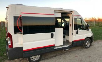Peugeot 2 pers. Louer un camping-car Peugeot à Zwijndrecht ? À partir de 72 € par jour - Goboony