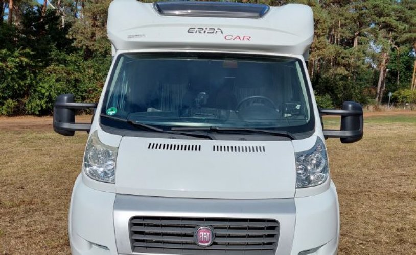 Hymer 4 pers. Rent a Hymer motorhome in Markelo? From € 103 pd - Goboony photo: 1