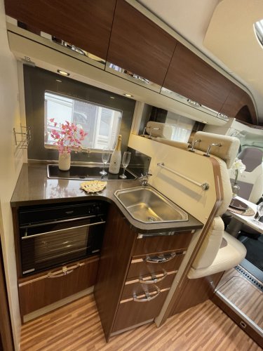 ADRIA Coral Supreme 600 SC QUEENSBED ALKO LUCHTVERING ALDE foto: 5