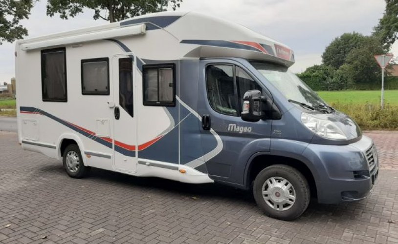 Challenger 4 pers. Louer un camping-car Challenger à 's-Hertogenbosch? À partir de 109 € pj - Goboony photo : 0