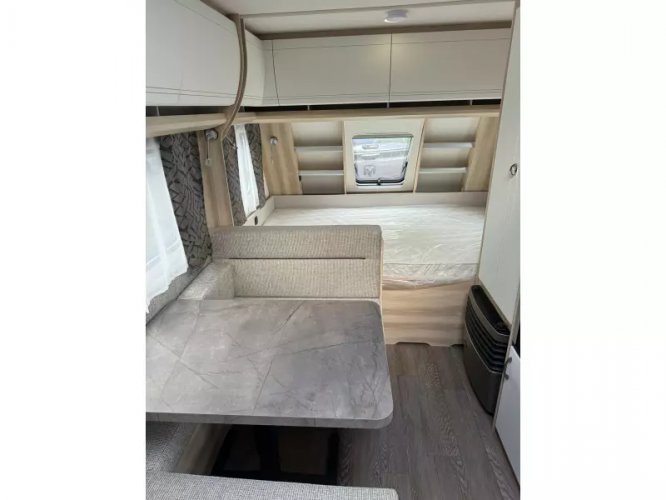 Hobby De Luxe 490 KMF 2025 | Stapelbed  foto: 17