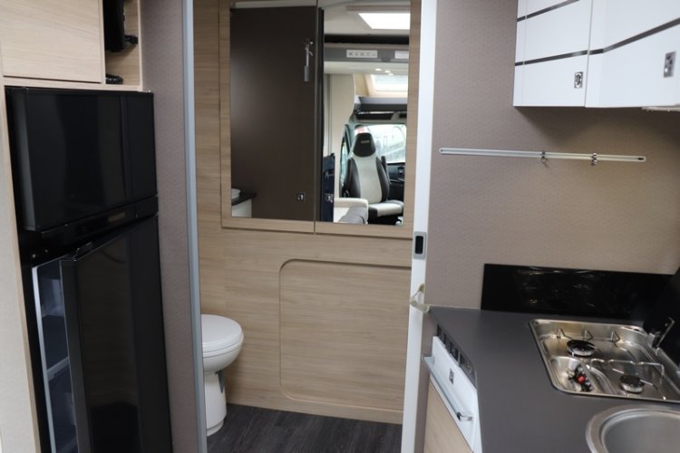 Ruimtewonder Chausson Titanium Vip 640 AUTOMAAT 170 pk elektrische verstelbaar hefbed (70  foto: 50