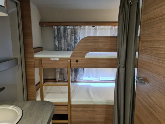 Weinsberg CaraOne 480 QDK Dwarsbed en stapelbed  foto: 12